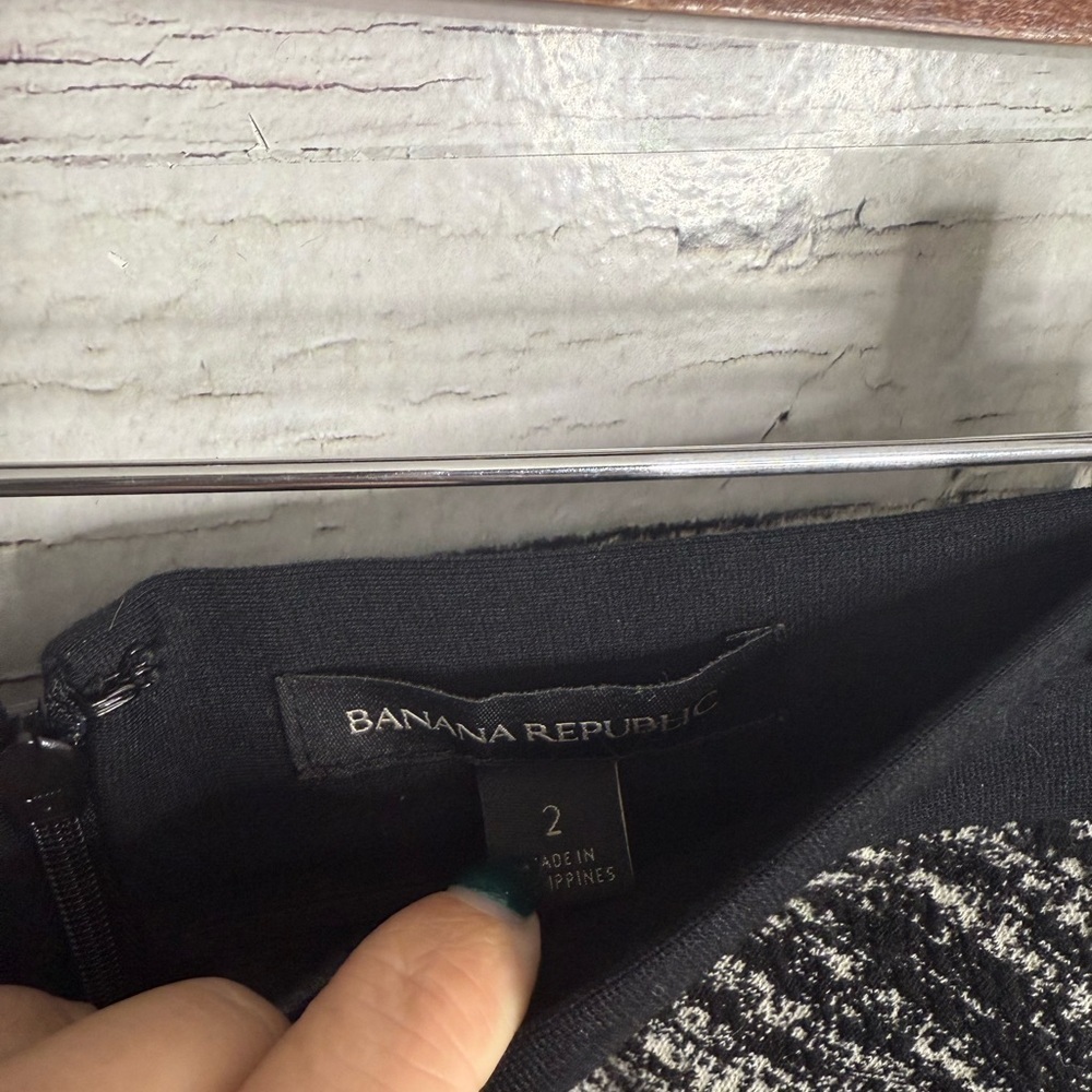 Banana Republic Black and Gray A-Line Skirt size 2 - Picture 3 of 5